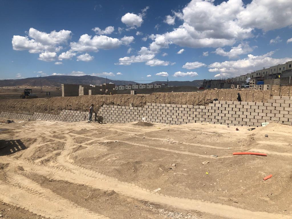 Construcción de muro de contención de bloques