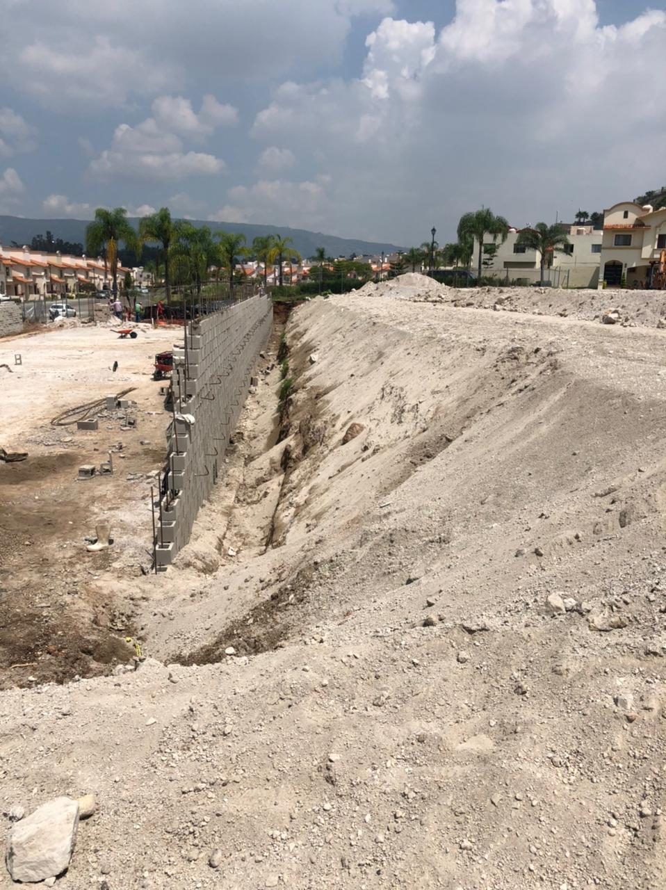 Excavación para muro de contención Rocar Construye