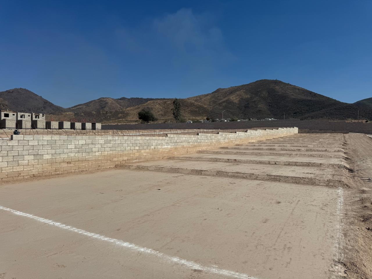 Construcción de vialidad con guarnición y banqueta